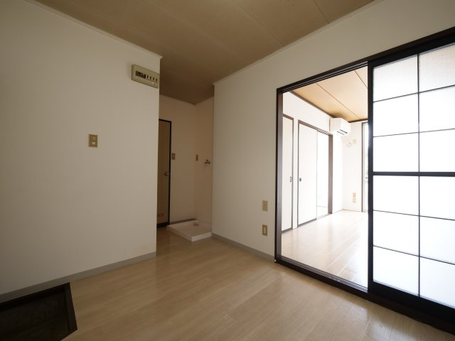 コーポすみれの洋室|※写真は別の部屋のものです。