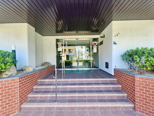 高殿スカイハイツ　1階のエントランス