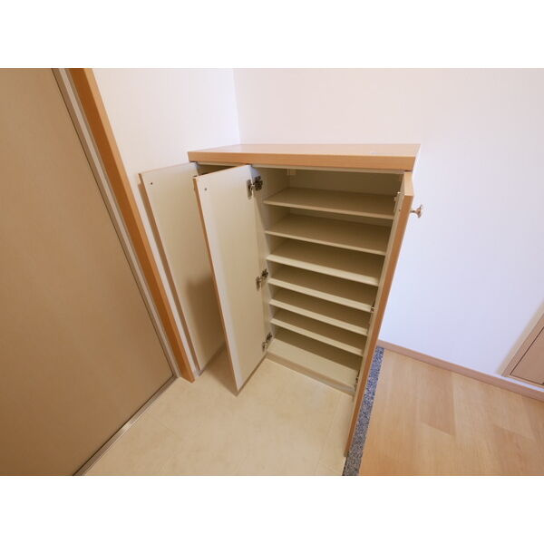 アルシェ江坂の玄関