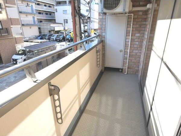 アルシェ江坂のバルコニー