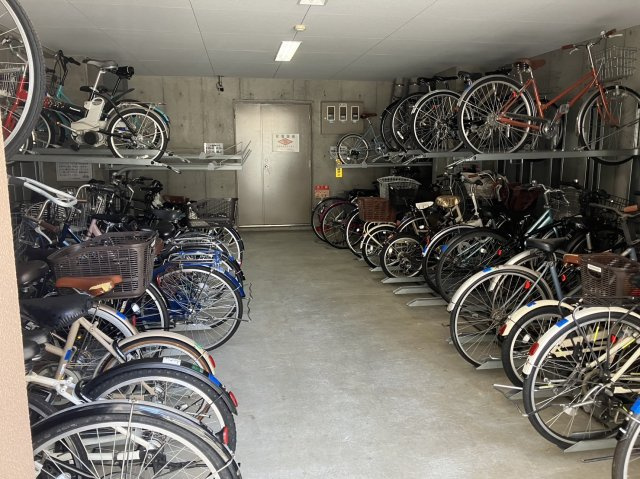 パラドール御所南の駐輪場