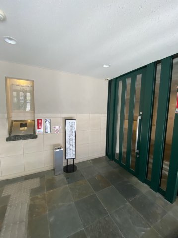 パラドール御所南のエントランス