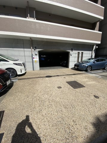 パラドール御所南の駐車場