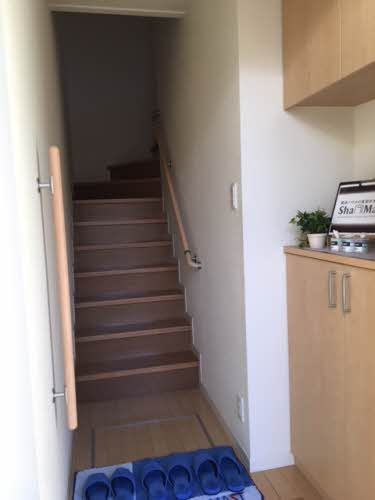 フロイデ波多見の玄関