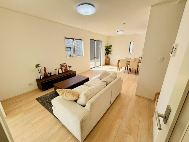 クレイドルガーデン／南区八分寺町第14／２号棟の居間・リビング