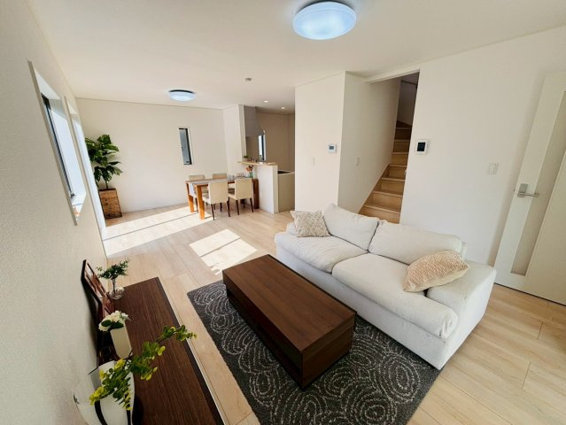 クレイドルガーデン／南区八分寺町第14／２号棟の居間・リビング