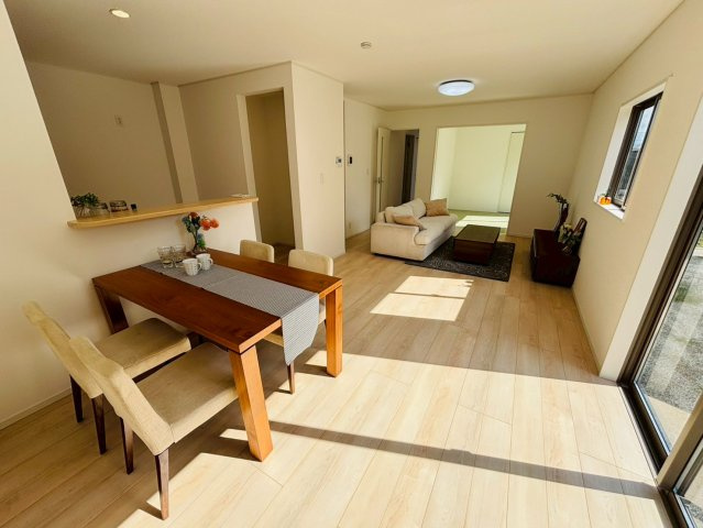 クレイドルガーデン／南区八分寺町第14／２号棟の居間・リビング