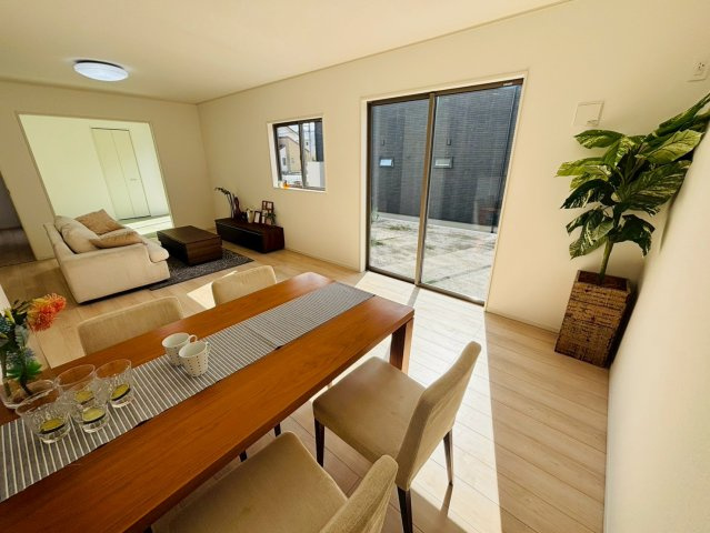 クレイドルガーデン／南区八分寺町第14／２号棟の居間・リビング