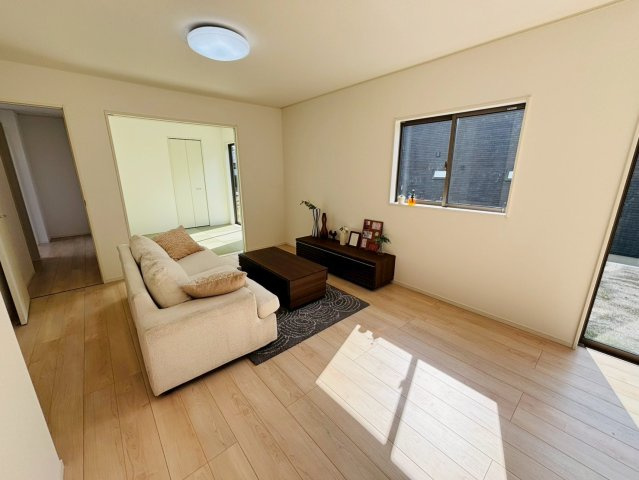 クレイドルガーデン／南区八分寺町第14／２号棟の居間・リビング