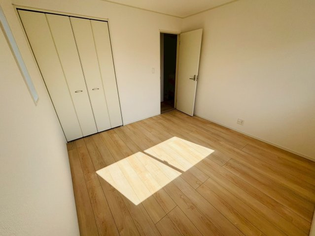 クレイドルガーデン／南区八分寺町第14／２号棟の洋室