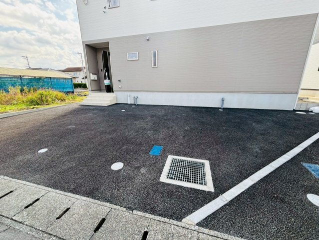 クレイドルガーデン／南区八分寺町第14／２号棟の駐車場