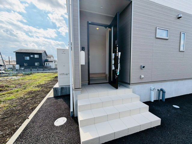 クレイドルガーデン／南区八分寺町第14／２号棟の玄関