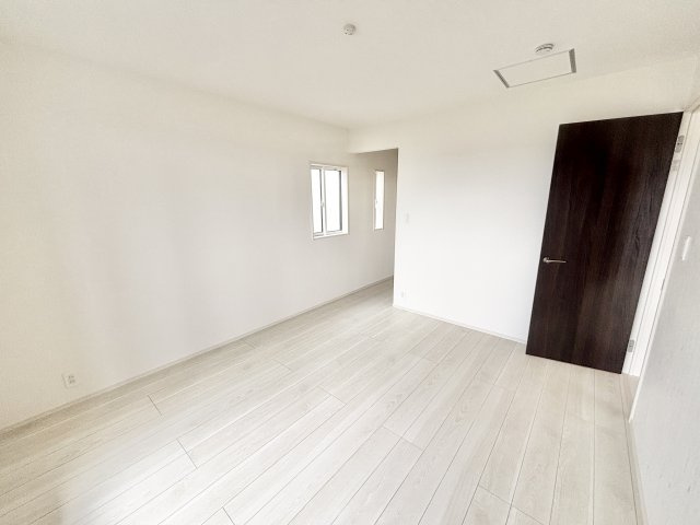 ブルーミングガーデン　弥富市五明4丁目　全2棟　新築戸建　2号棟の洋室