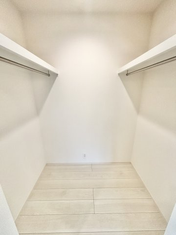 ブルーミングガーデン　弥富市五明4丁目　全2棟　新築戸建　2号棟の収納|ウォークインクローゼット