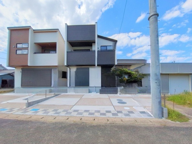 ブルーミングガーデン　弥富市五明4丁目　全2棟　新築戸建　2号棟の前面道路含む現地写真
