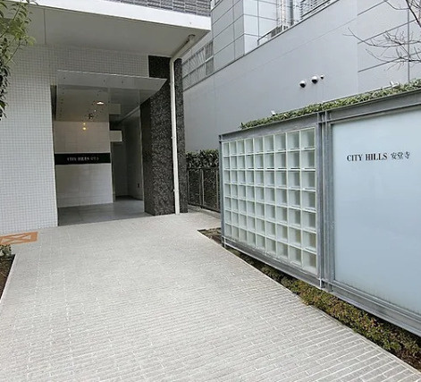 シティヒルズ安堂寺のエントランス