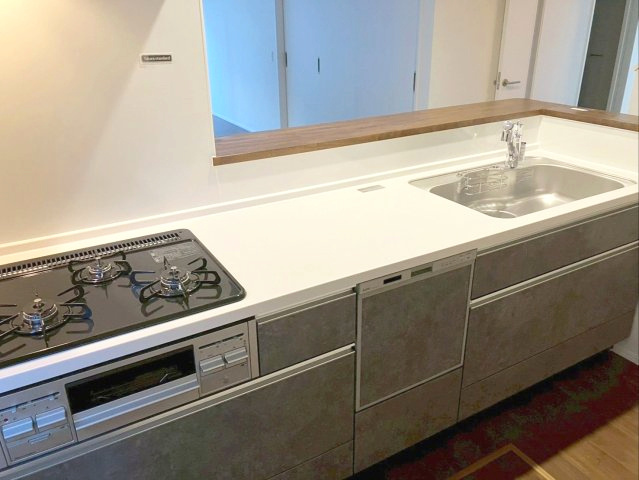 北九州市小倉南区津田新町1丁目　2期1号棟のキッチン|お手入れしやすいシステムキッチンです！