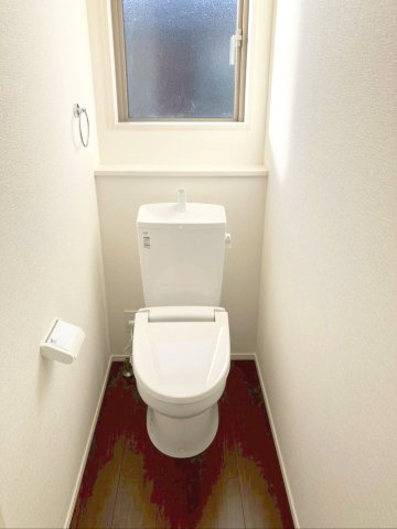 北九州市小倉南区津田新町1丁目　2期1号棟のトイレ|トイレは各階にあり、混み合う心配がありませんね！