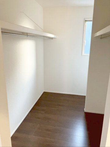 北九州市小倉南区津田新町1丁目　2期1号棟の収納|ウォークインクローゼットです！窓付きで手軽に換気ができます！