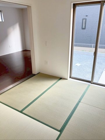 北九州市小倉南区津田新町1丁目　2期1号棟の和室|多目的に利用できるリビング横の和室です！