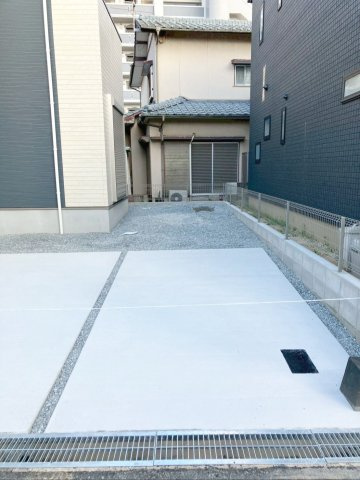 北九州市小倉南区津田新町1丁目　2期1号棟の駐車場|駐車場は車種により３台可能！