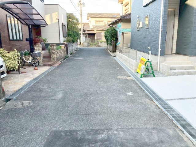 北九州市小倉南区津田新町1丁目　2期1号棟の前面道路含む現地写真|前面道路幅員：約4.62ｍ