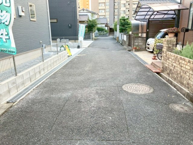 北九州市小倉南区津田新町1丁目　2期1号棟の前面道路含む現地写真|前面道路幅員：約4.62ｍ