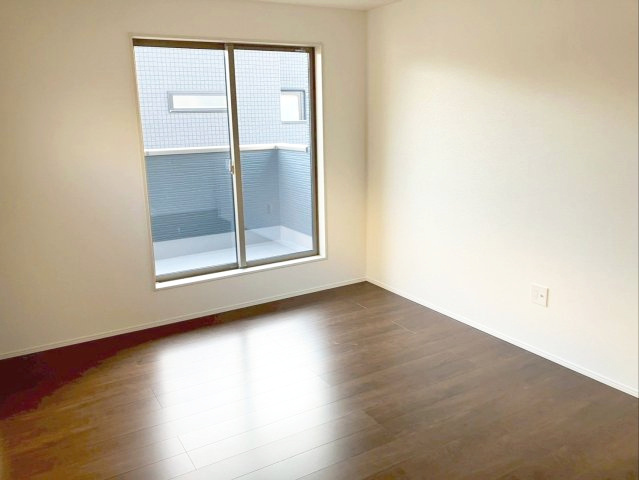 北九州市小倉南区津田新町1丁目　2期1号棟の洋室|居室内で一番広い9.7帖の洋室は、寝室としてもオススメです！