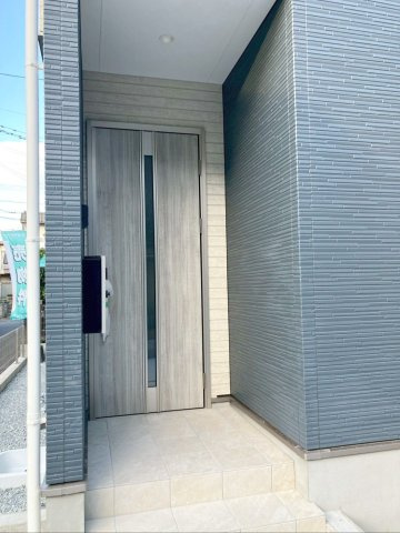 北九州市小倉南区津田新町1丁目　2期1号棟の玄関|シューズボックス付きで家族の靴をスッキリ収納できます！