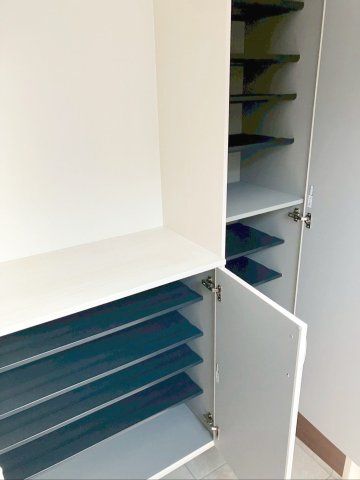 北九州市小倉南区津田新町1丁目　2期1号棟の収納|使い勝手の良いＬ字型のシューズボックスです！