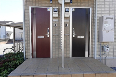 【玄関】 | ステラ コート若草 Ａ | 玄関前