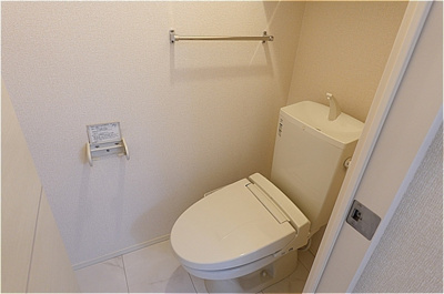 【トイレ】 | ステラ コート若草 Ａ | 温水洗浄暖房便座のトイレ