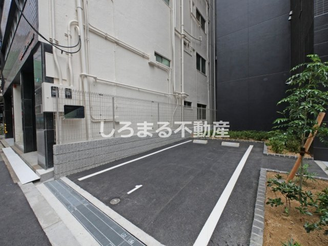 セレニテ日本橋エクラの駐車場