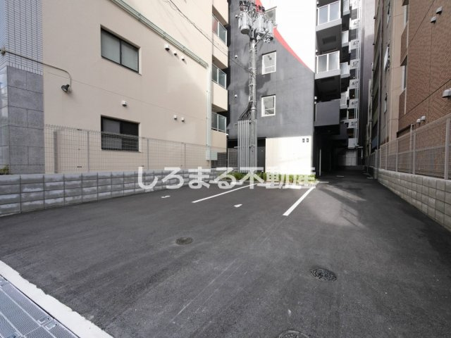 セレニテ日本橋エクラの駐車場