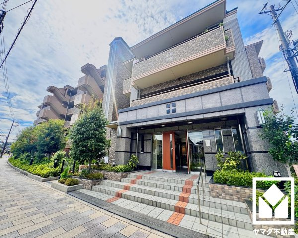 パデシオン三室戸駅前の外観