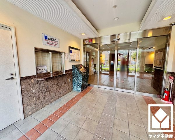パデシオン三室戸駅前のロビー