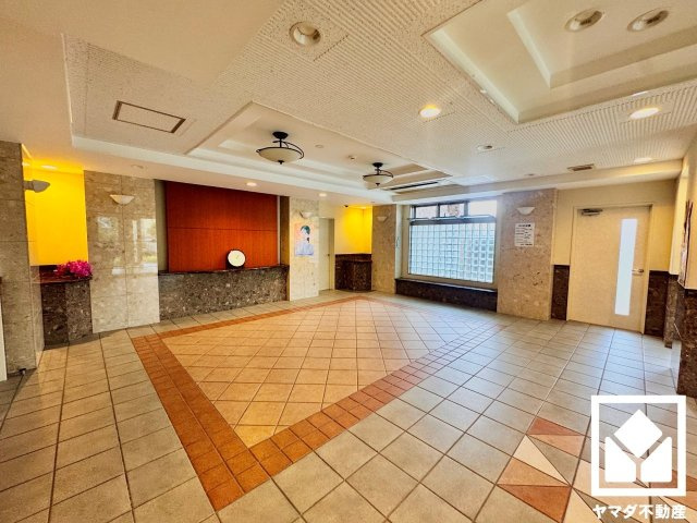 パデシオン三室戸駅前のロビー