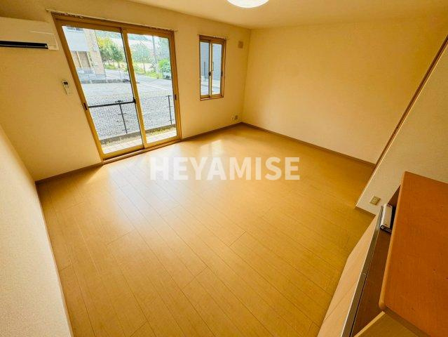 ローズコート山中の居間・リビング