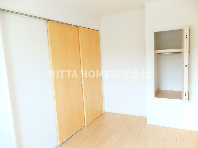 丹波市柏原町南多田のアパートの収納|こちらの洋室は5.2帖です◇