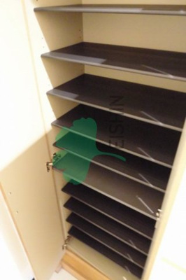 【玄関】 | KH箱崎東（ケーエイチ箱崎東） | 姿見付きシューズボックス