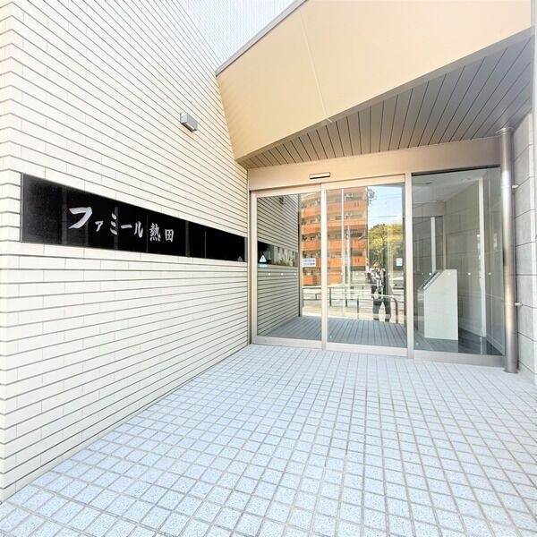 ファミール熱田のエントランス