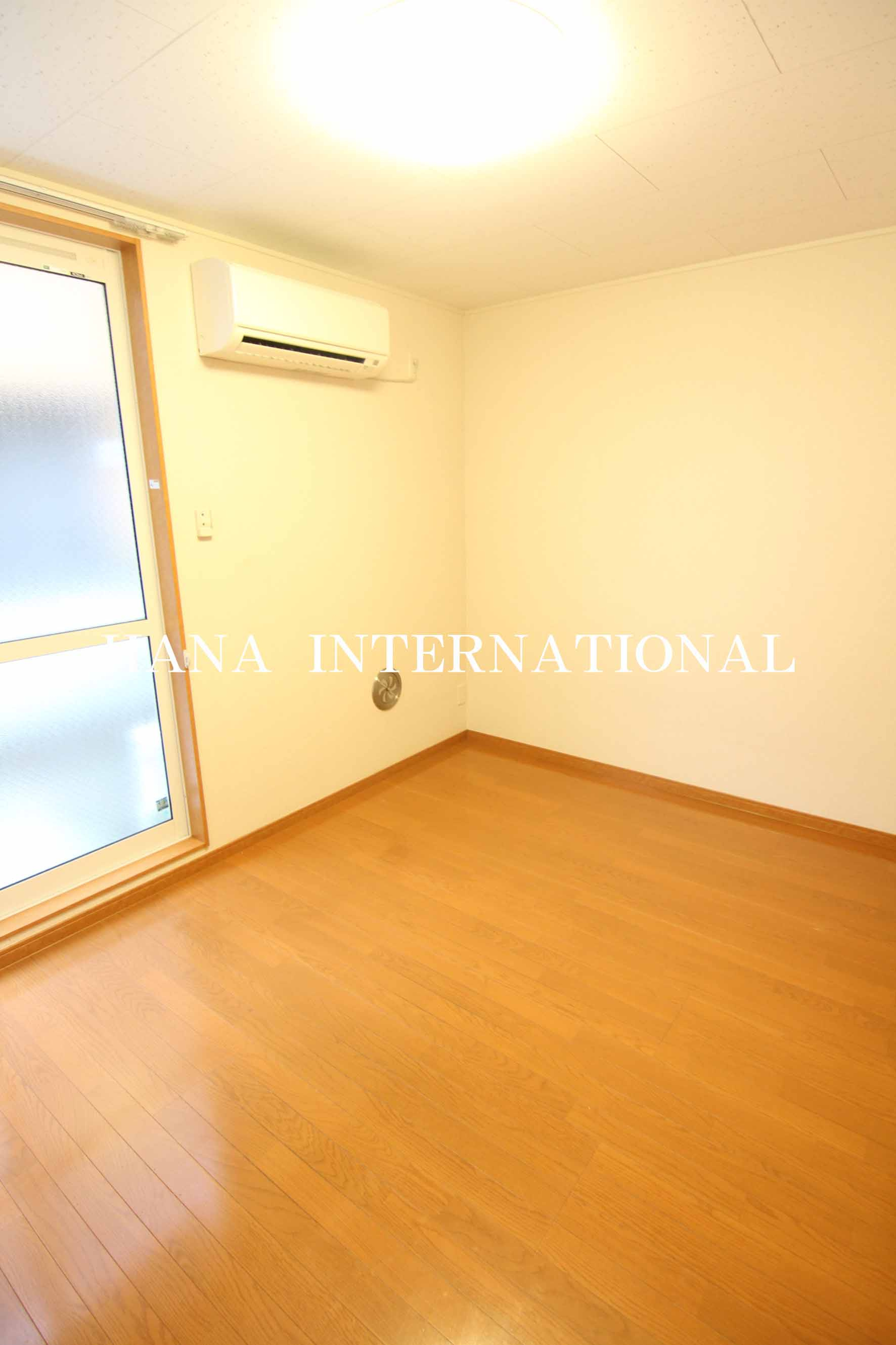 レオパレスモワ・ピエスの居間・リビング