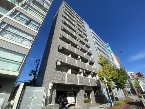 オートロックで外部の人間が簡単に出入りできないため安心です！