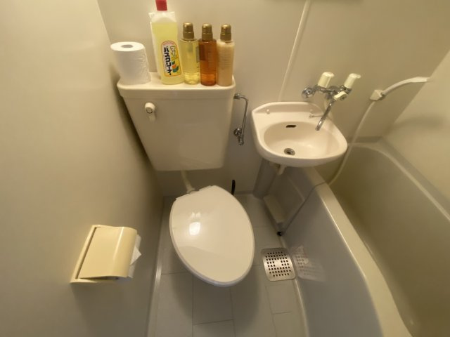 浴室内にトイレがあります！