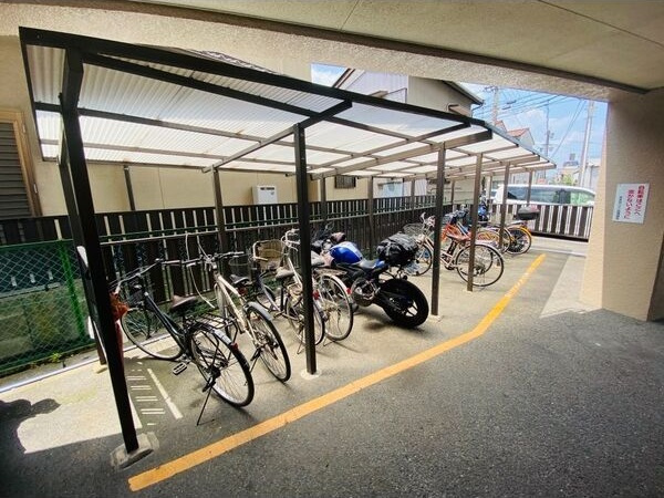 宝本宮ハイツのその他共用部分|駐輪場です