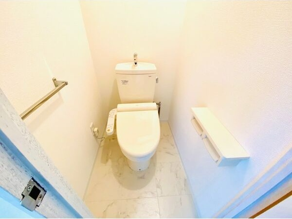 宝本宮ハイツのトイレ|落ち着いたトイレです