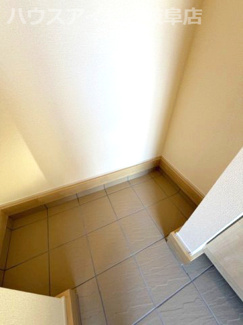 【玄関】 | 岐阜市日野南新築建売全3棟！お車スペース4台以上可能！小学校まで徒歩10分！最寄りのバス停徒歩4分！ | 岐阜市日野南新築建売全3棟！お車スペース4台以上可能！小学校まで徒歩10分！最寄りのバス停徒歩4分！