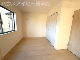 【洋室】 | 岐阜市日野南新築建売全3棟！お車スペース4台以上可能！小学校まで徒歩10分！最寄りのバス停徒歩4分！ | 岐阜市日野南新築建売全3棟！お車スペース4台以上可能！小学校まで徒歩10分！最寄りのバス停徒歩4分！