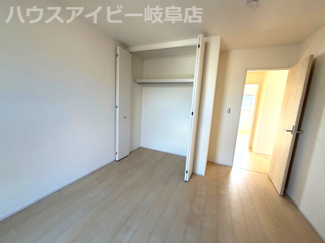 【洋室】 | 岐阜市日野南新築建売全3棟！お車スペース4台以上可能！小学校まで徒歩10分！最寄りのバス停徒歩4分！ | 岐阜市日野南新築建売全3棟！お車スペース4台以上可能！小学校まで徒歩10分！最寄りのバス停徒歩4分！