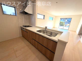 【キッチン】 | 岐阜市日野南新築建売全3棟！お車スペース4台以上可能！小学校まで徒歩10分！最寄りのバス停徒歩4分！ | 岐阜市日野南新築建売全3棟！お車スペース4台以上可能！小学校まで徒歩10分！最寄りのバス停徒歩4分！